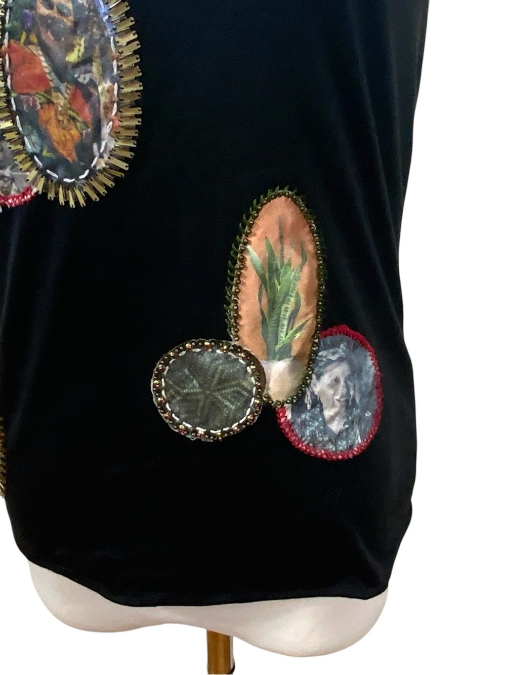 Vintage Marc Cain Silk Tank Top Black Racerback Embellished Art Appliqué Size N - Picture 5 of 9
